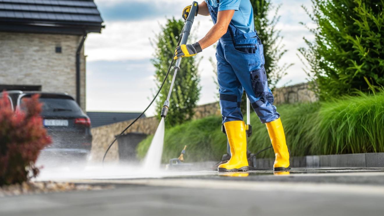 Pressure Washing in Mississauga